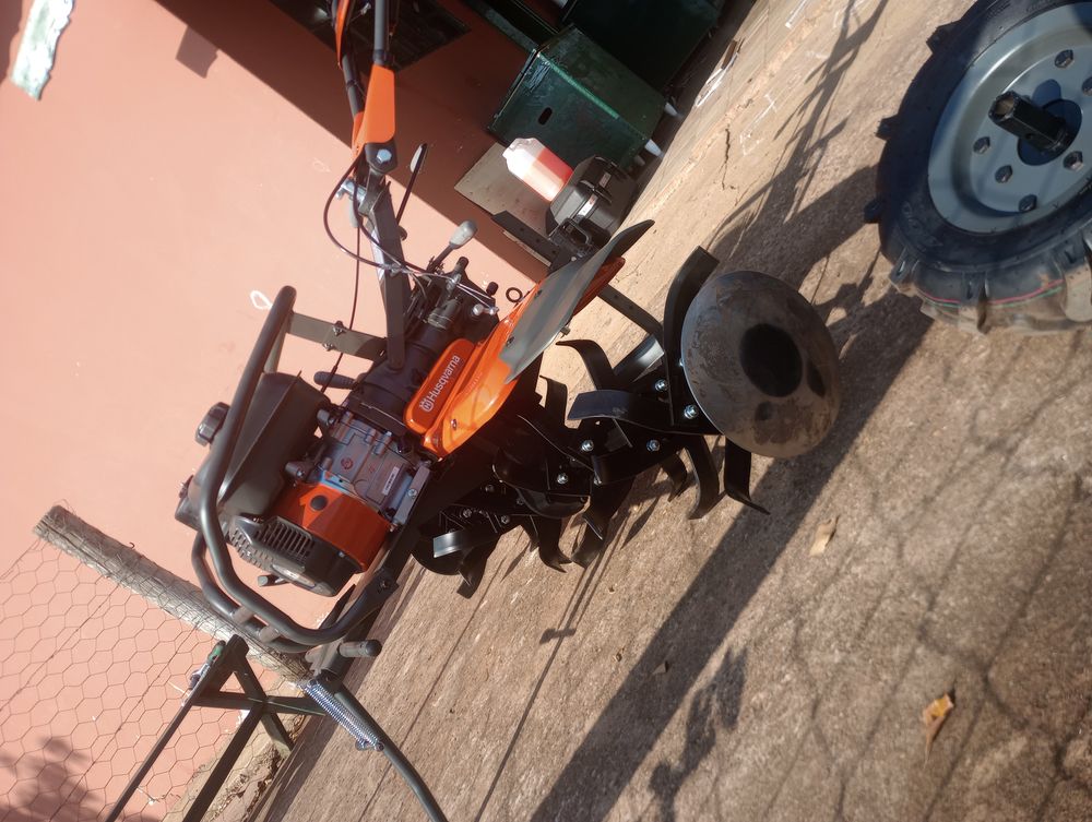 Motocultivador Tratorito a Gasolina Husqvarna TF 440 6,0hp