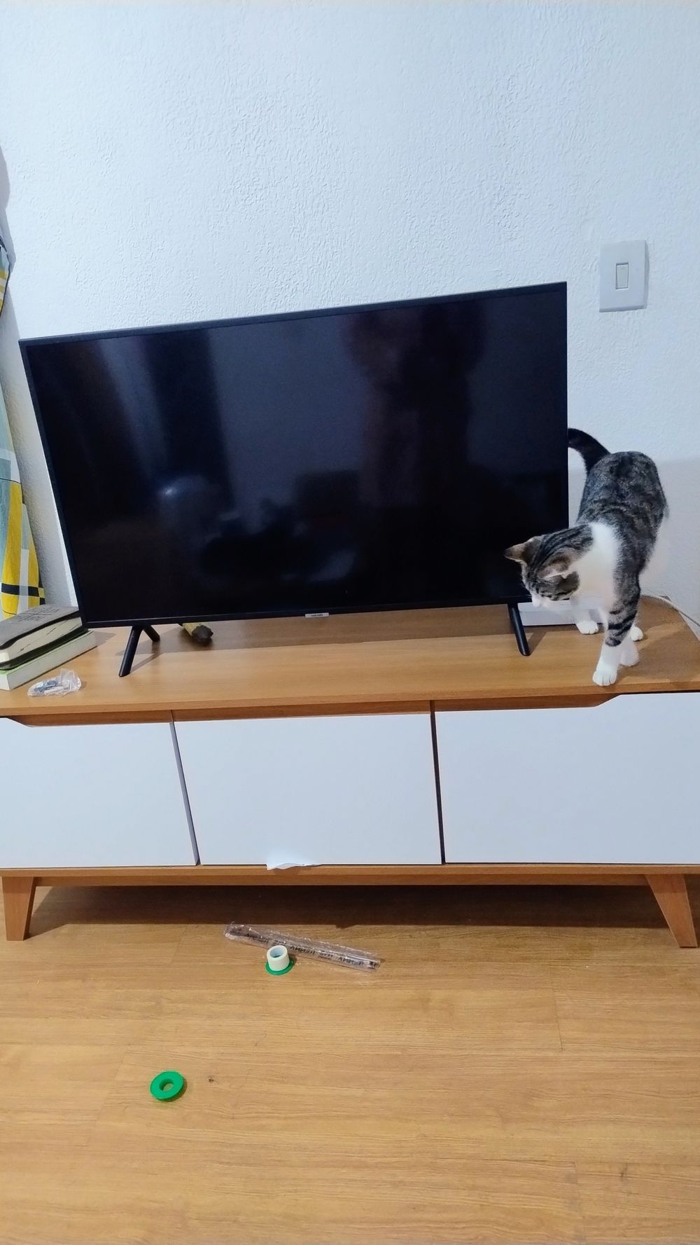 Rack Kappesberg 3 Portas Canela/Branco 136cm | FastStore PDP