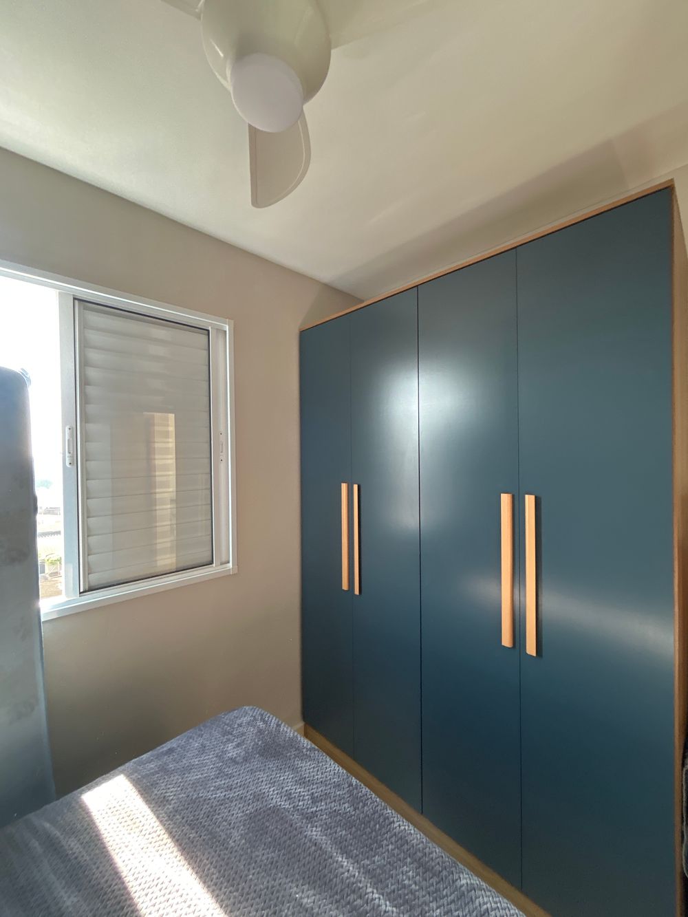 Guarda-Roupa 4 Portas 2 Gavetas Kappesberg Adapt Nogueira/Azul