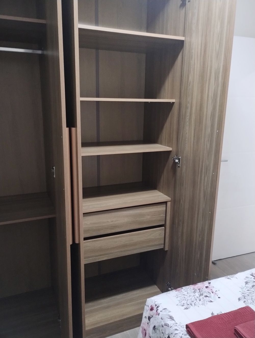 Guarda-Roupa 4 Portas 2 Gavetas Kappesberg Adapt Nogueira