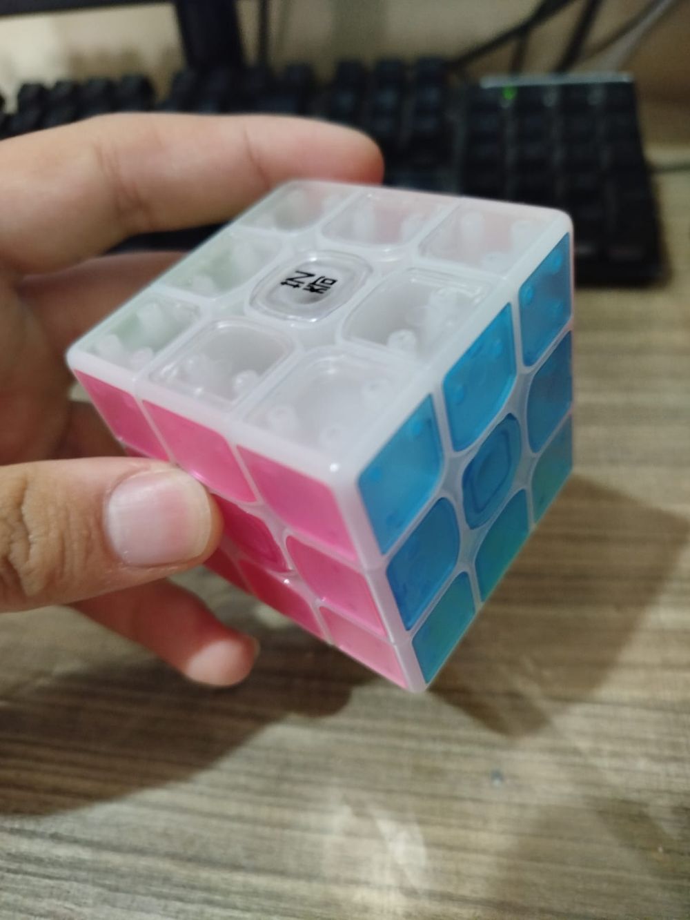 Cubo Mágico 3x3x3 Qiyi - Ice Amber Color (Transparente) - Oncube