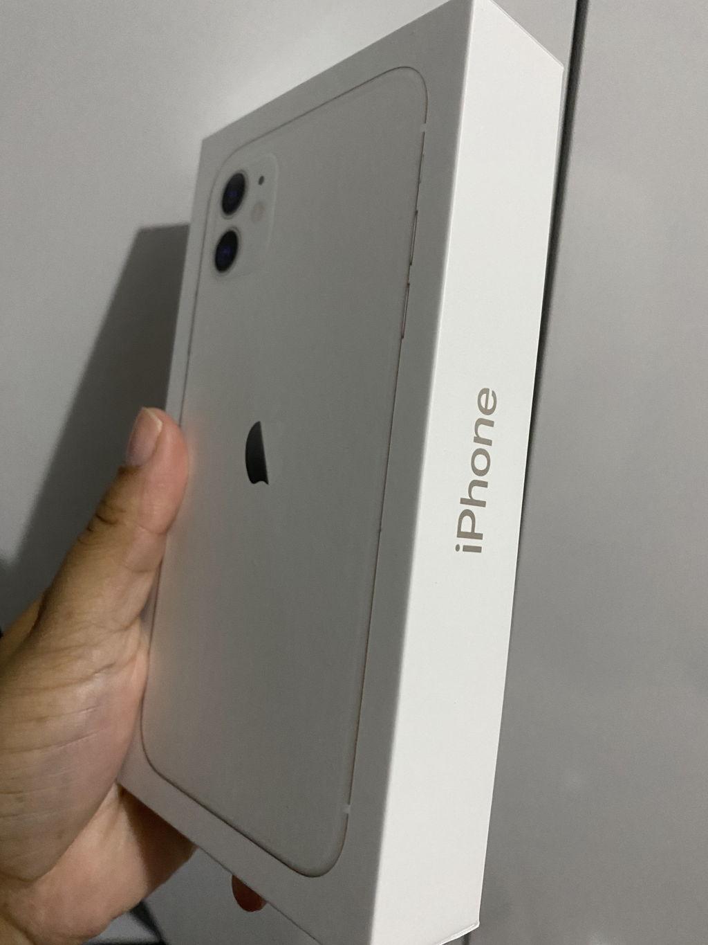 T*h様 Apple iPhone 11 ホワイト iPhone 11 64GB Branco Seminovo R$1.850,00